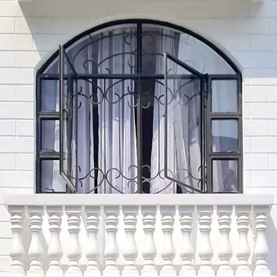 Arched ground-floor patio